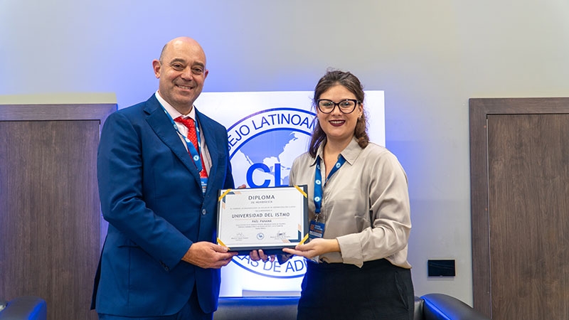 Universidad del Istmo se integra oficialmente a CLADEA